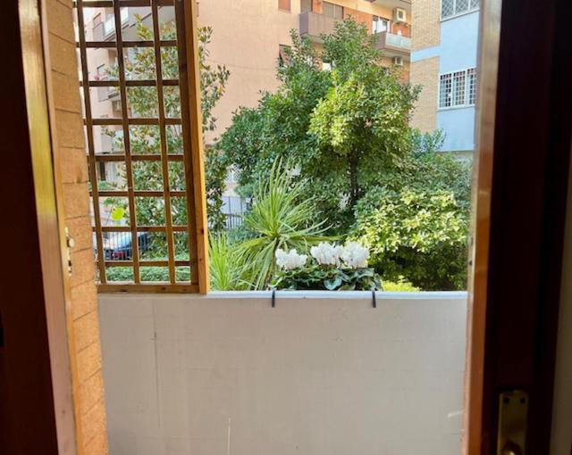 La Casa Delle Camelie Apartment Рим Екстериор снимка